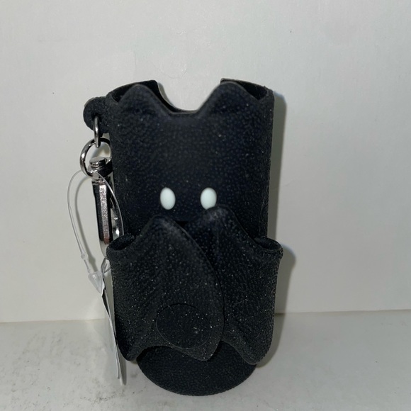 Bath & Body Works Bat Holds Their 3oz Hand Sanitizer Spray or 2.5oz Travel Mist - Picture 2 of 8